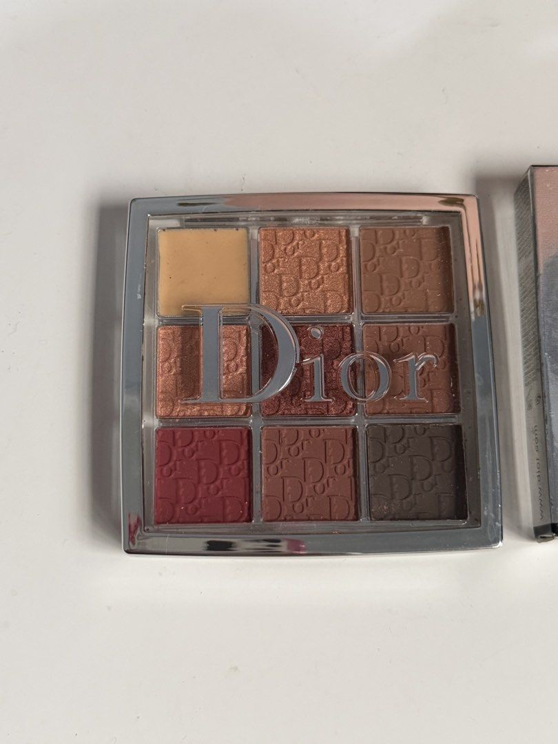 Dior Backstage Eye Palette 003 Amber Neutrals (Category: Makeup) located in Manila. Submitted by lenaraedeech (Listing ID 1464641080, Image 1). Description: Dior Backstage Eye Palette 003 Amber Neutrals.