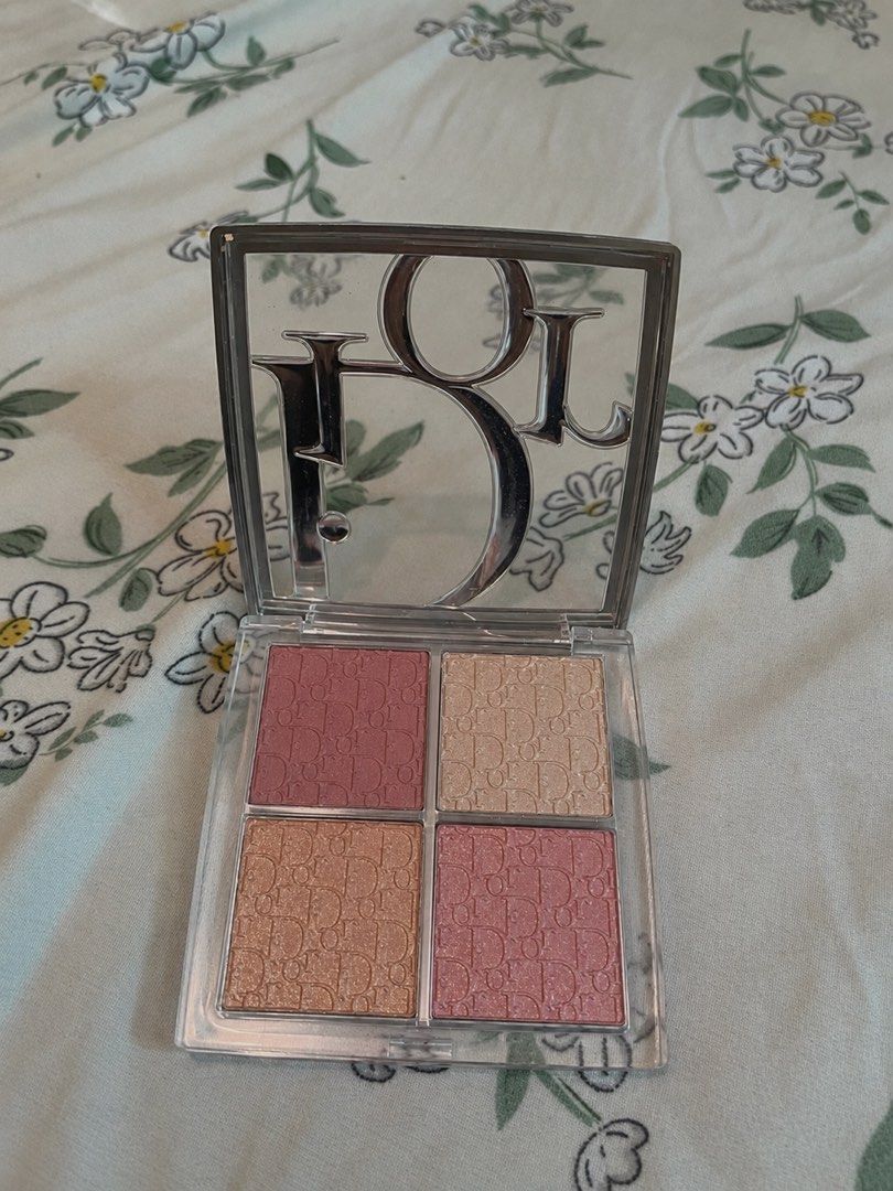Dior Backstage Glow Maximizer Palette - Shade 003 (Category: Makeup) located in Manila. Submitted by beautystuffph (Listing ID 1464645086, Image 2). Description: Dior Backstage Glow Maximizer Palette 003 New Design ₱2,000 ₱3,700 @ Dior • Used ONCE only • 100% authentic • QR code can be scanned to check authenticity • Complete & in very good condition RFS: Decluttering — not my shade + already have lots of highlighters 🤍 PM if interested! 💌.