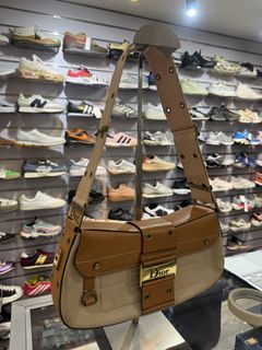 (Category: ) located in . Submitted by luxurysales2600 (Listing ID 1464615101, Image 1). Description: .