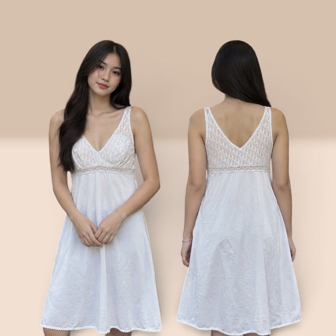 Dior Oblique Monogram Whiteblue Nightgown. (Category: Luxury Apparel) located in Cagayan de Oro. Submitted by kjcartier26 (Listing ID 1464630591, Image 2). Description: Authentic, Flawless, Luxury Silk material. 📍L-75cm/ Waist 51cm Measured flat 📍In good condition, Minimal Washable stain. 📍Flawlessly beautiful. credits to the real owner of the price reference.