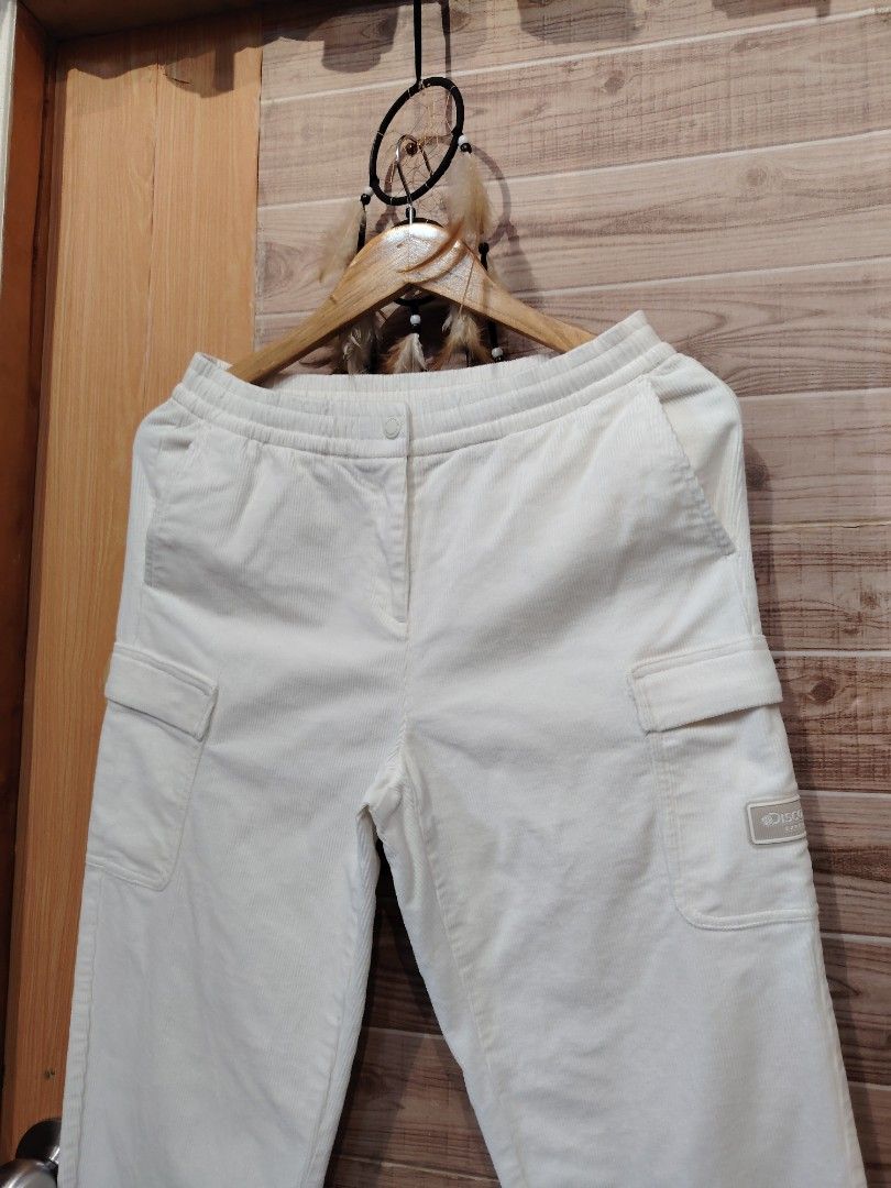 Discovery Corduroy Cargo pants (Category: Joggers) located in Makilala. Submitted by jaylordjasmin04 (Listing ID 1464608644, Image 3). Description: Discovery Corduroy Cargo Pants Good as new ❤️ Ready To Wear❤️ Walang Stain Puting puti! Size:29-33 Length:37 Medium For Men Color rate:10 No issue.