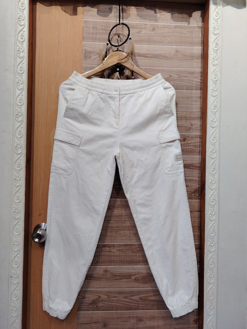 Discovery Corduroy Cargo pants (Category: Joggers) located in Makilala. Submitted by jaylordjasmin04 (Listing ID 1464608644, Image 1). Description: Discovery Corduroy Cargo Pants Good as new ❤️ Ready To Wear❤️ Walang Stain Puting puti! Size:29-33 Length:37 Medium For Men Color rate:10 No issue.