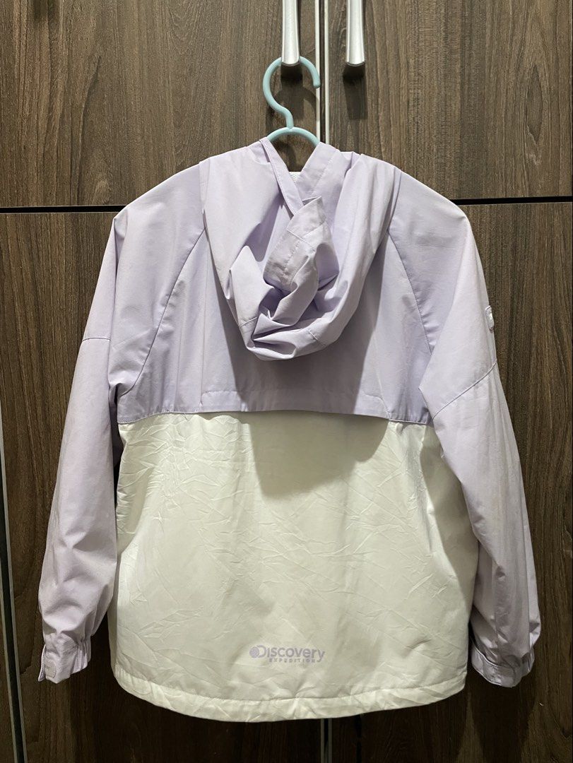 Discovery Jacket (Category: Coats, Jackets and Outerwear) located in Dungun. Submitted by uwais973 (Listing ID 1464733518, Image 2). Description: Pit 19 Labuh 21.5 Condition 9/10 Warna Light Purple Nego till Letgo.
