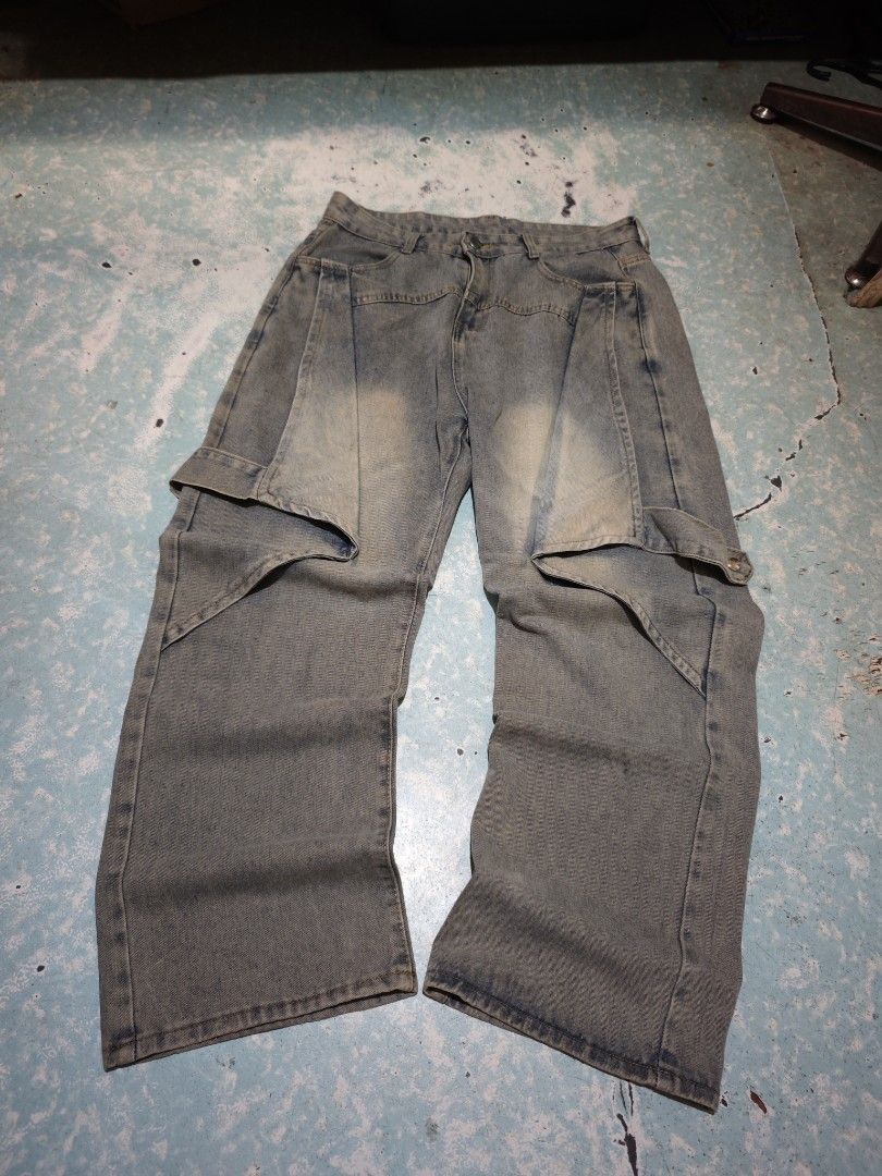 Distressed Wash Wide Leg Cargo Jeans (Category: Jeans) located in Calauag. Submitted by cou1_h (Listing ID 1464595609, Image 1). Description: No issue L41 Leg opening 10 Size 32.