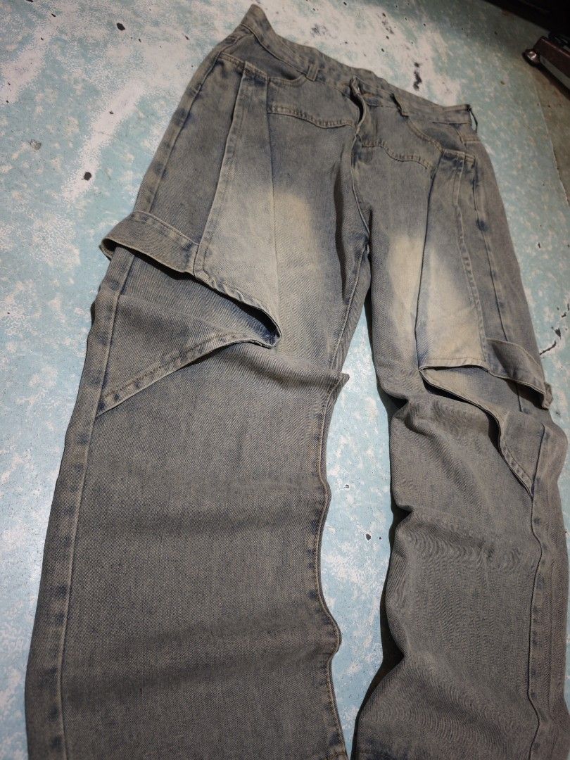 Distressed Wash Wide Leg Cargo Jeans (Category: Jeans) located in Calauag. Submitted by cou1_h (Listing ID 1464595609, Image 3). Description: No issue L41 Leg opening 10 Size 32.