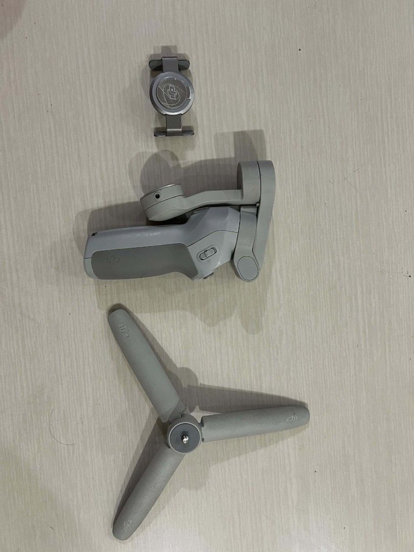 DJI osmo gimble se (Category: Gimbals & Stabilizers ) located in Caloocan City. Submitted by patrickcte27129 (Listing ID 1464596353, Image 2). Description: - DJI OM SE Gimbal Stabilizer for Smartphones - Includes Magnetic Clamp and Mini Tripod - Compact and Foldable Design for Easy Portability - Achieve Smooth, Professional-Looking Video Footage - Perfect for Content Creators and Mobile Videography.
