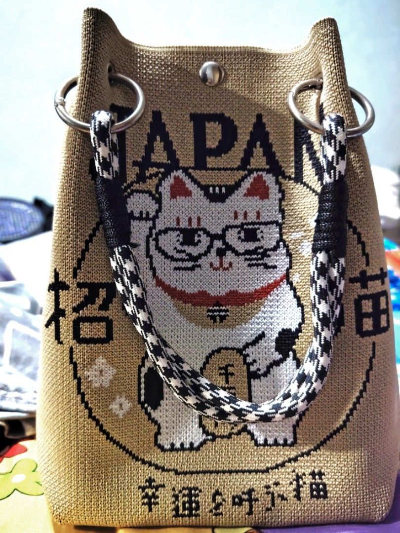 d.kelly Maneki-Neko Knit Bag (Category: Purses & Pouches) located in Quezon City. Submitted by G.E.M18 (Listing ID 1464693531, Image 1). Description: D.Kelly Maneki-Neko Knit Bag.