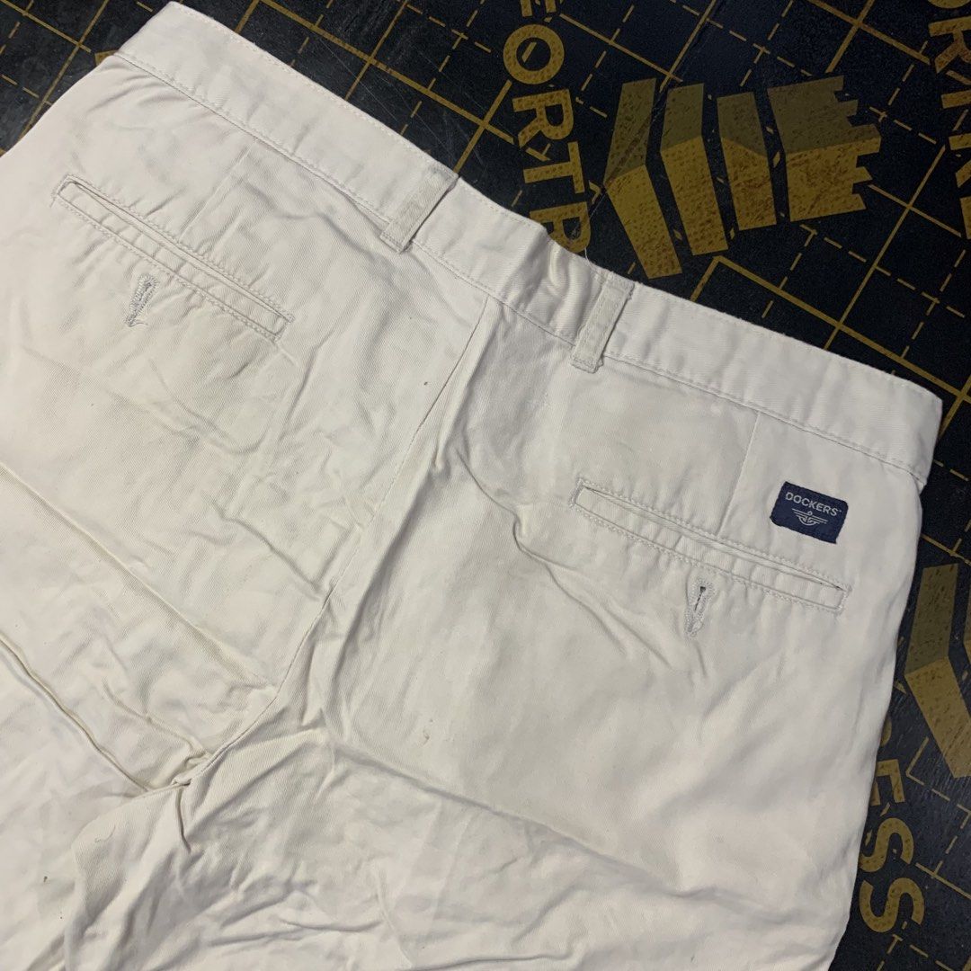 Dockers Chino Short (Category: Shorts) located in Manila. Submitted by vanmeds (Listing ID 1464647239, Image 3). Description: Dockers Chino Shorts 34 Waist 17.5 Length issue: removable stains 📍Manila .
