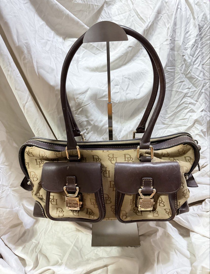 Dooney & Bourke shoulder bag (Category: Shoulder Bags) located in Manila. Submitted by randomizedclothing.ph (Listing ID 1464608939, Image 1). Description: Super nice especially the leather!! - bought in the US PAYO sf shouldered by the buyer.