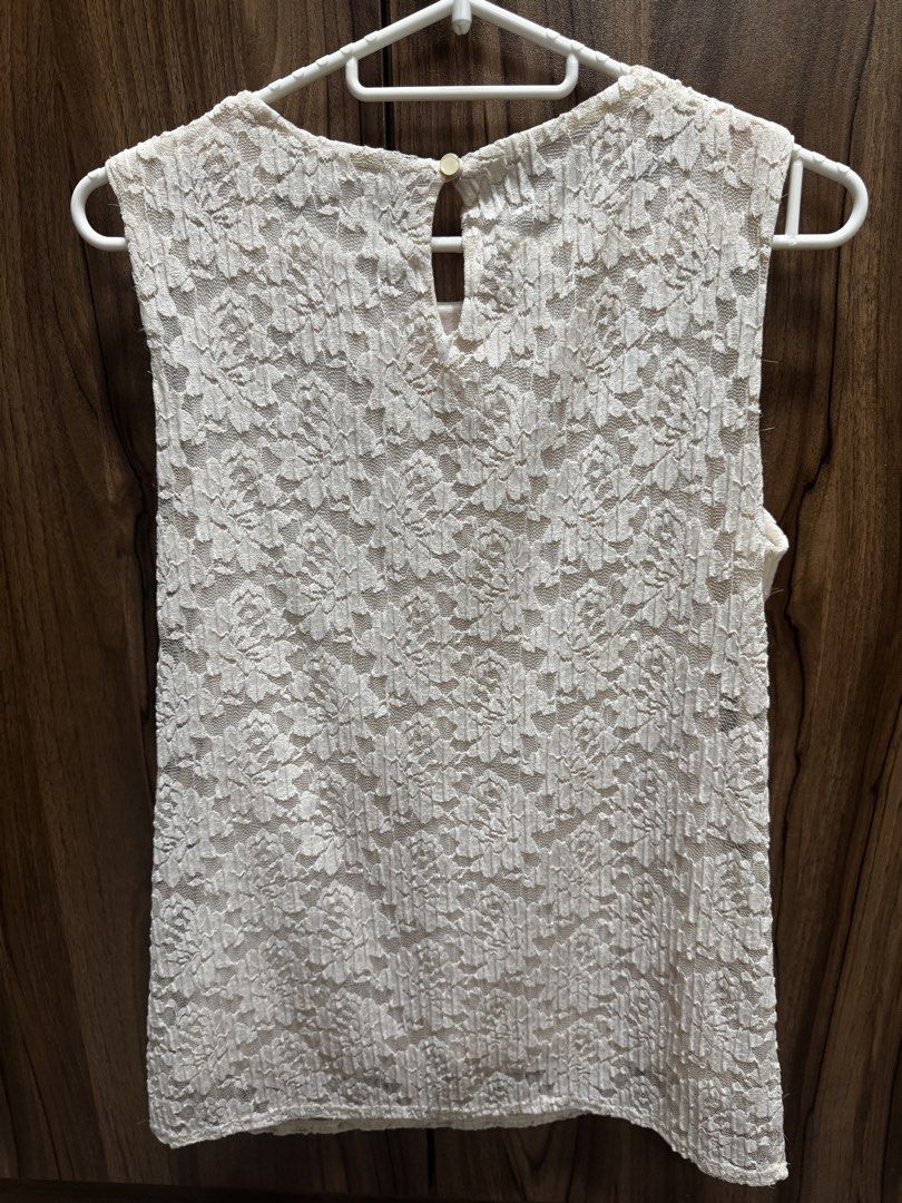 Dorothy Perkins - Lacey Sleeveless Top (Category: Sleeveless) located in Makati City. Submitted by eleanorsiy (Listing ID 1464580308, Image 2). Description: Dorothy Perkins Lacey Sleeveless Top US size 8 Barely used, cannot fit me anymore .