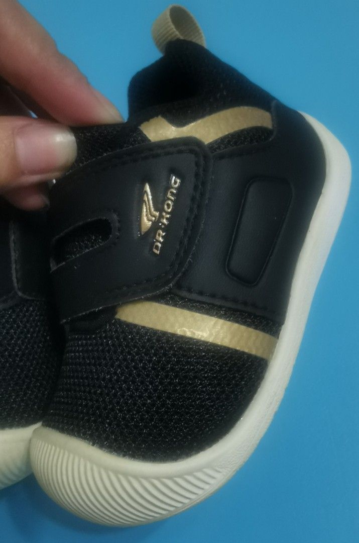 Dr Kong baby shoe (Category: Babies & Kids Fashion) located in Quezon City. Submitted by supermom0711 (Listing ID 1464687306, Image 2). Description: Magandang araw mga ka mommy🥰 Pinang binyag lang po ito. Size 19 Timog area lang po❤️.