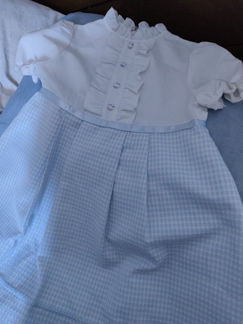 Dress for kids (Category: Babies & Kids Fashion) located in Las Pinas. Submitted by glowupmamalife (Listing ID 1464739381, Image 2). Description: 🎀 Kids’ Dress from Japan 🇯🇵 A gift from Japan 🤎 Size 5–6Y 💰 ₱200 Sobrang ganda nito in person! ✨ Maganda talaga ang quality and very cute when worn. Pre-loved but well-maintained and still in good condition. Swerte ang makakuha nito for only ₱200! 🥰 📍 Las Piñas | Lalamove / J&T available.