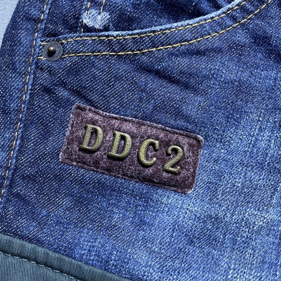 DSQUARED2 MEDIUM WASH DISTRESSED CARGO DENIM JEANS (Category: Jeans) located in Manila. Submitted by revise.ph_ (Listing ID 1464754331, Image 2). Description: DSQUARED2 MEDIUM WASH DISTRESSED CARGO DENIM JEANS Made in ITALY Tagged Size :44 Dimension Waist:33 Length:39 Inseam:30 Rise:8.5-11 Leg opening:6.5 No issue Price:3,000 Free shipping via JNT.