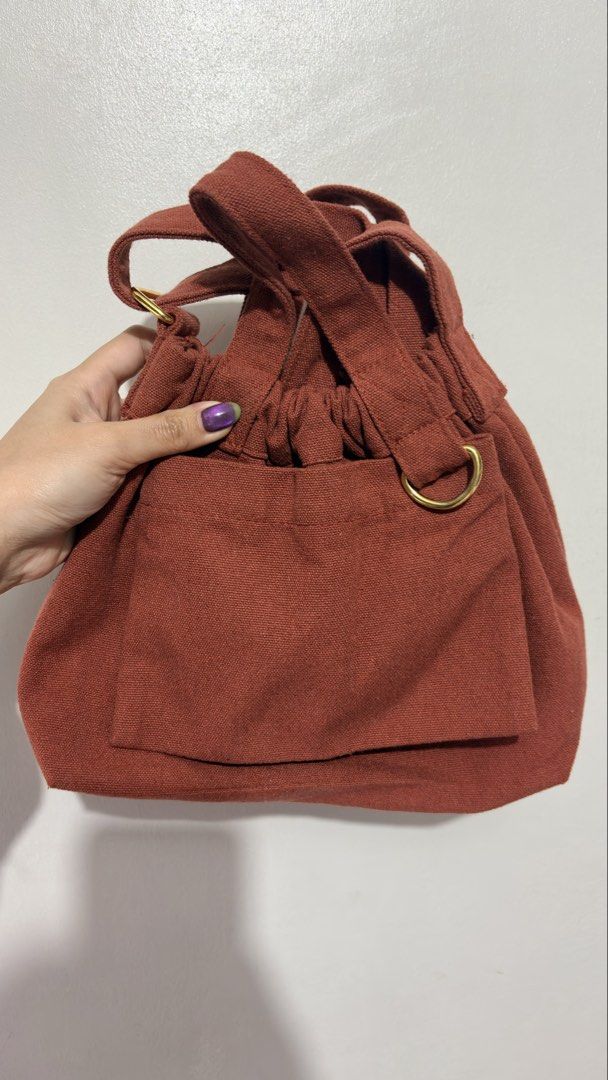 Dumpling Bag and Puffy Bag (Category: Cross-body Bags) located in Manila. Submitted by annx18 (Listing ID 1464722785, Image 1). Description: Take all as a set for P500! Dumpling Bag from Kultura - P300 Brown and White Puffy Bags (From Thailand, no brands) - P150 each All are slightly used. No longer using, just stocked. Can ship via LBC Lalamove or Grab Express from Taytay, Rizal.