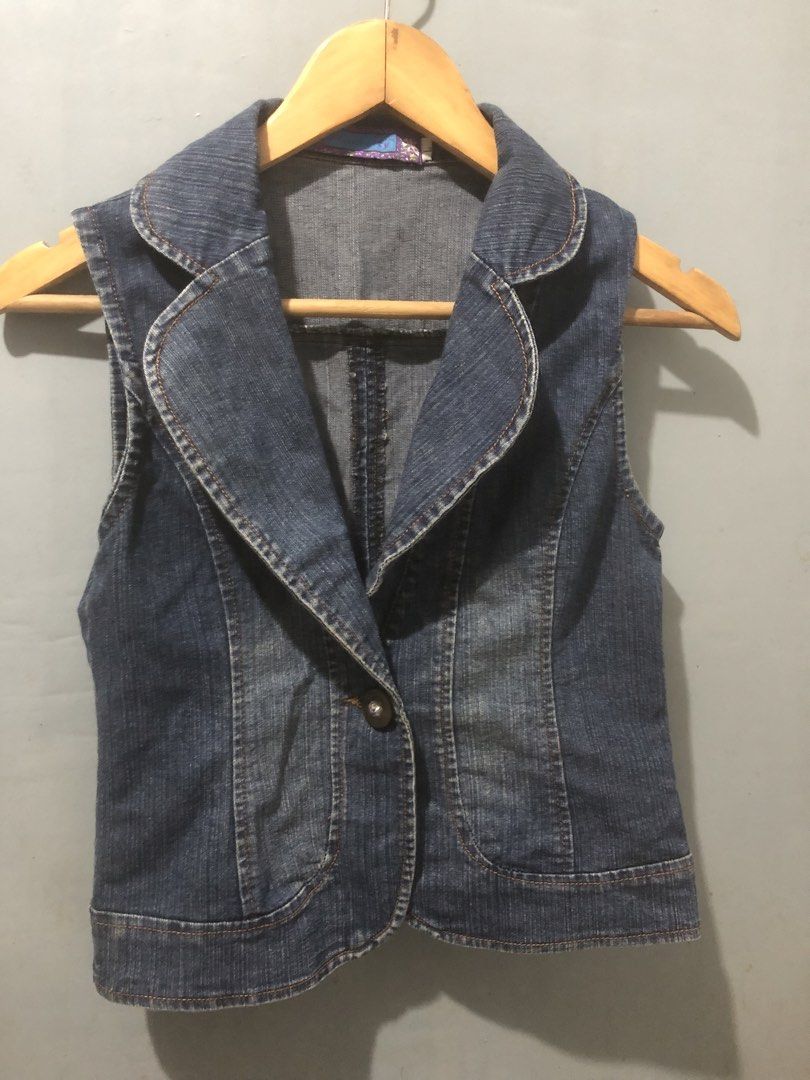 D'zz'city Denim Vest with Embellished Button (Category: Sleeveless) located in Quezon City. Submitted by unique2shop (Listing ID 1464590827, Image 1). Description: - Brand: D'zz'city - Style: Denim Vest - Closure: Single embellished button - Versatile: Great for layering over tops - Fashionable: Adds an edgy touch to any outfit - Condition: Please check photos for detailed condition.