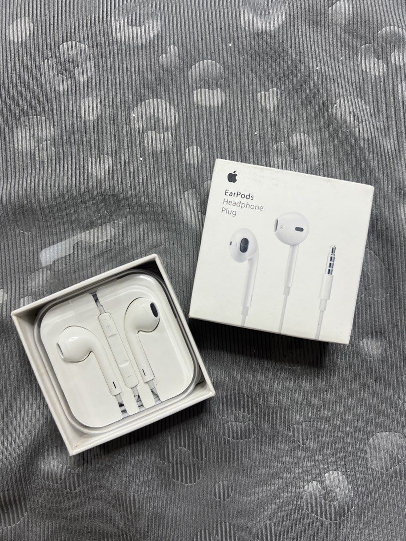 EarPods Headphone Plug (Category: Earphones) located in Manila. Submitted by as_onlineshop11 (Listing ID 1464725928, Image 1). Description: .