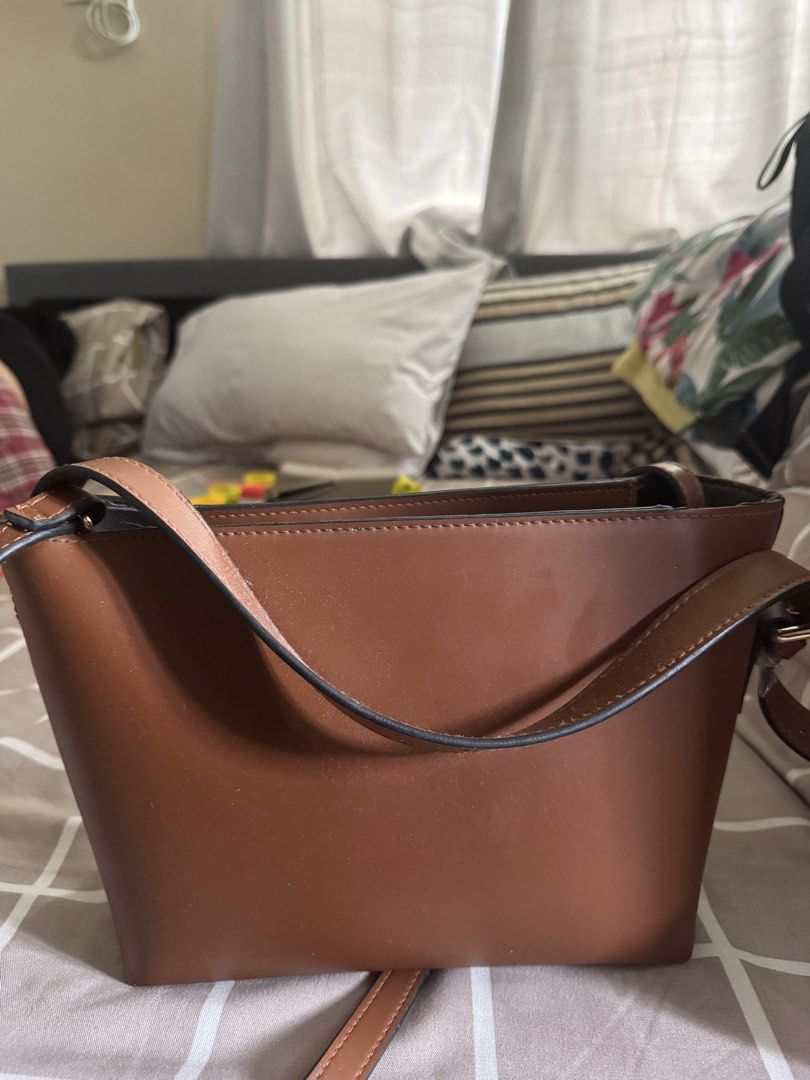 EazyPeazy 3 Way Buckle Bag (Category: Shoulder Bags) located in Pasay City. Submitted by mchntal (Listing ID 1464592800, Image 1). Description: - Cute brown bucket bag - Made of faux leather - Features a single strap - Ideal size for everyday essentials - barely used Loc: Pasay RFS: need funds.