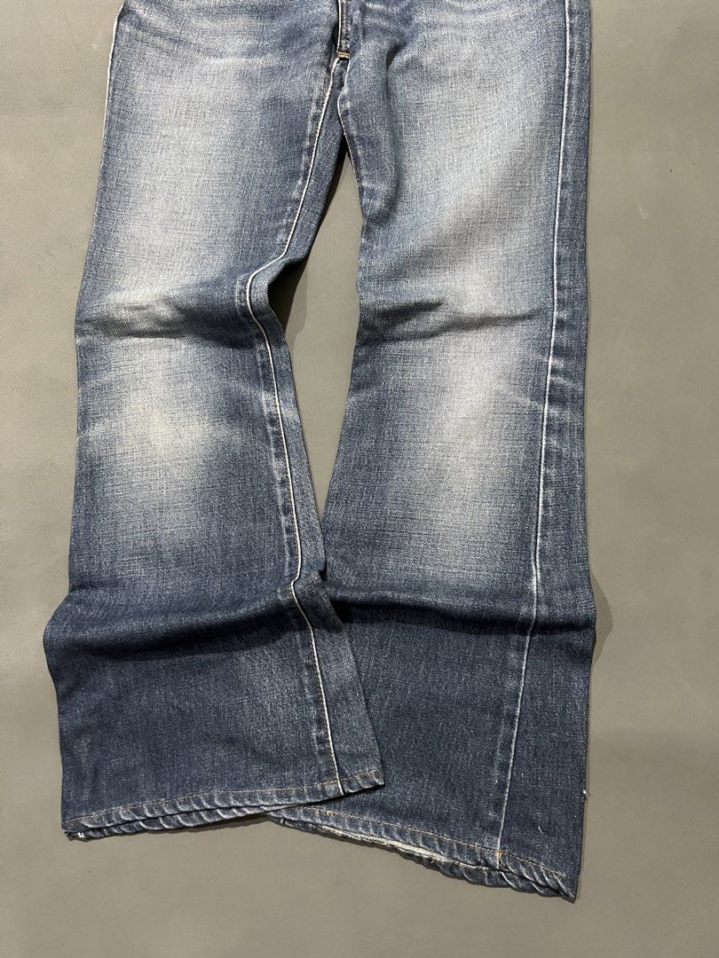 Edwin Women’s Flared Jeans (Category: Jeans) located in Paniqui. Submitted by rad_thrifts (Listing ID 1464672356, Image 3). Description: Edwin Women’s Flared Jeans Price: 250₱ Issues: damaged Measurements📐 Waist: 28” Hips: 16.5” Length: 40” Leg opening: 10.5” Color may vary due to lighting For any questions or other inquiries kindly dm me.