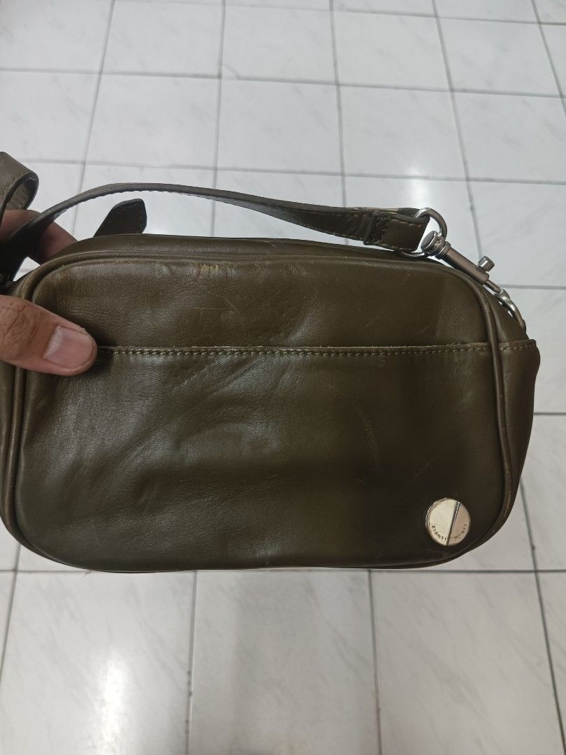 Eighty Twenty 80/20 Olive Green Leather Pouch Bag (Category: Luxury Bags & Wallets) located in Quezon City. Submitted by arvietekto (Listing ID 1464593221, Image 1). Description: Eigthy Twenty Genuine Leather sling bag - Olive green pouch bag from Eighty Twenty - Made of genuine leather - Measures 80/20 - Main zip compartment - Front pocket - Ideal for carrying essentials.