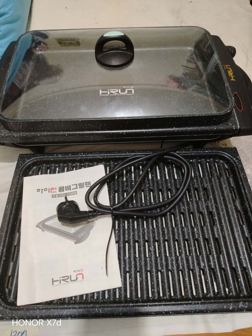 Electric Grilling pan (Category: Cookware & Accessories) located in Baguio. Submitted by noona_faith (Listing ID 1464605176, Image 2). Description: Electric Grilling pan Brandnew No box Directly shipped from Korea For family size, or big serving Interchangeable grill pan and pan, 16in length x 10width Heavy duty material, mabigat, makapal.