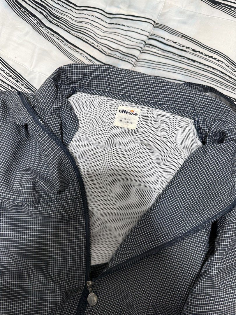 Ellesse Windbreaker (Category: Coats, Jackets and Outerwear) located in Makati City. Submitted by martina.declutters (Listing ID 1464640273, Image 3). Description: .