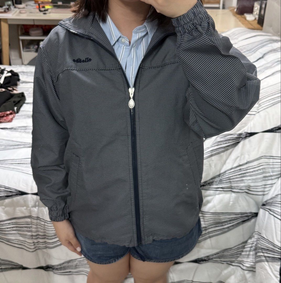 Ellesse Windbreaker (Category: Coats, Jackets and Outerwear) located in Makati City. Submitted by martina.declutters (Listing ID 1464640273, Image 1). Description: .