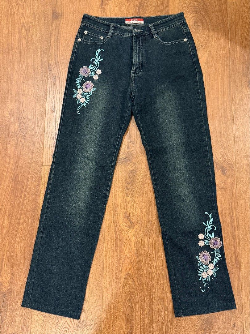Embroidered flower Jeans (Category: Other Bottoms) located in Paranaque City. Submitted by bbyooodaa (Listing ID 1464643892, Image 1). Description: Super cute! Straight cut jeans .