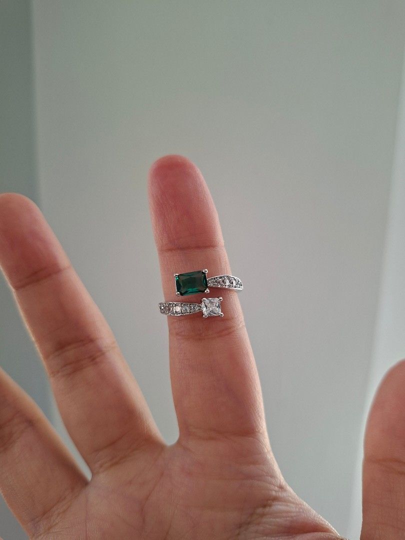 Emerald and White Crystals Silver Adjustable Ring Stainless Steel (Category: Rings) located in Dasmarinas. Submitted by danabrie22 (Listing ID 1464621715, Image 2). Description: adjustable size 5 - 9 very well-made, excellent crafstmanship 10/10 condition brand new stainless steel & green & white crystal-colored cubic zirconia stones made in Hongkong.