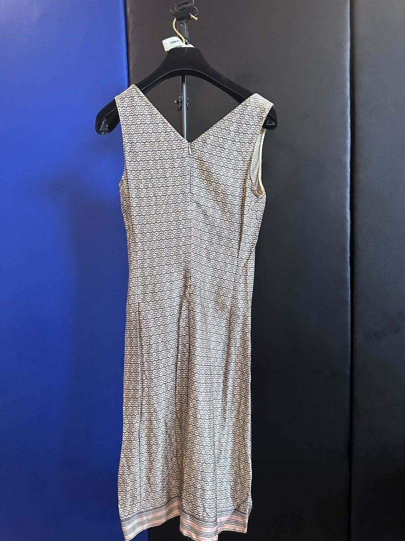 Emperio Armani (Category: Dresses) located in Quezon City. Submitted by dex.colletions (Listing ID 1464617575, Image 2). Description: authentic small - medium pm.