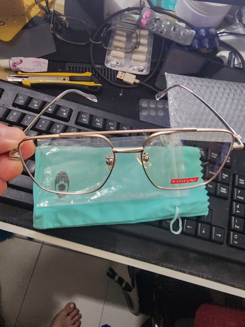EO Executive Optical InStyle Aviator Frame Eyeglasses (Category: Sunglasses & Eyewear) located in Quezon City. Submitted by cosmic_xhenon (Listing ID 1464735200, Image 1). Description: FOR ONLY 999 PESOS ORIGINAL SRP IS 1599. (Discounted Price na po yan) CHECK RECEIPT. BRAND NEW PO ITO REPLACEABLE LENS SELLING EO Executive Optical InStyle Aviator Frame Eyeglasses For Men and Women, UNISEX COLOR: SILVER RFS: CHANGE OF PLAN SA FRAME MEET UPS SM NOR