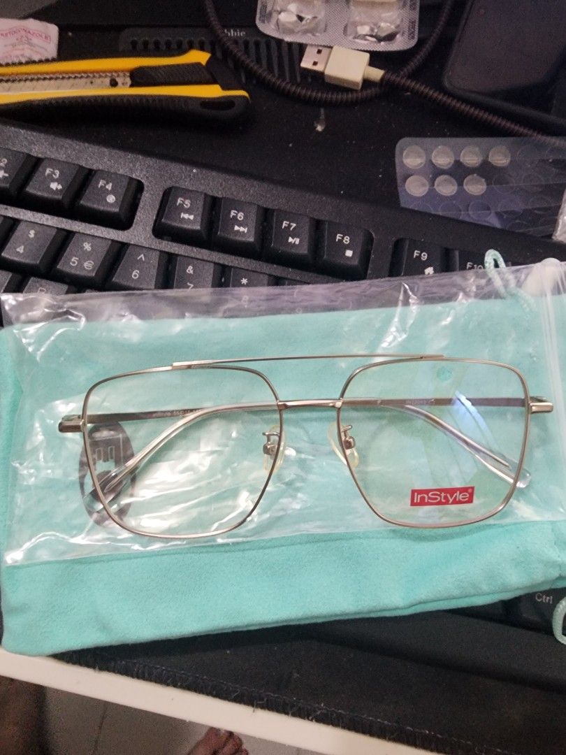 EO Executive Optical InStyle Aviator Frame Eyeglasses (Category: Sunglasses & Eyewear) located in Quezon City. Submitted by cosmic_xhenon (Listing ID 1464735200, Image 3). Description: FOR ONLY 999 PESOS ORIGINAL SRP IS 1599. (Discounted Price na po yan) CHECK RECEIPT. BRAND NEW PO ITO REPLACEABLE LENS SELLING EO Executive Optical InStyle Aviator Frame Eyeglasses For Men and Women, UNISEX COLOR: SILVER RFS: CHANGE OF PLAN SA FRAME MEET UPS SM NOR
