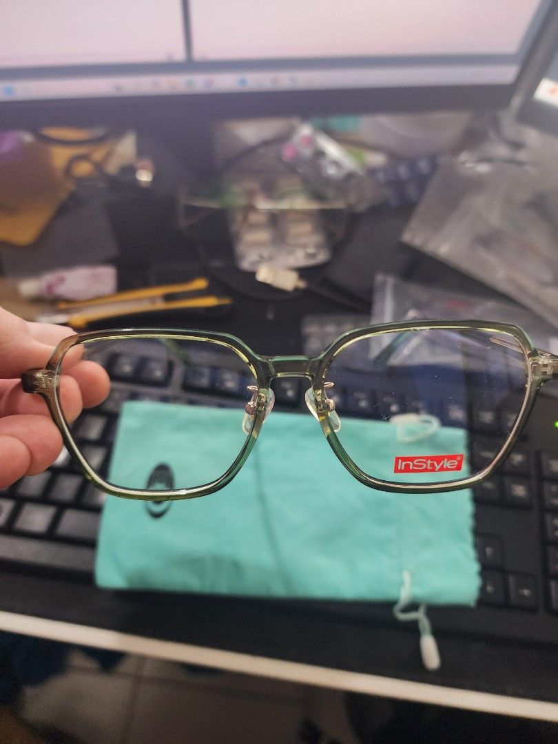 EO Executive Optical InStyle Square Frame Eyeglasses Crystal Green (Category: Sunglasses & Eyewear) located in Quezon City. Submitted by cosmic_xhenon (Listing ID 1464738596, Image 3). Description: FOR ONLY 999 PESOS ORIGINAL SRP IS 1599. (Discounted Price na po yan) CHECK RECEIPT. BRAND NEW PO ITO REPLACEABLE LENS SELLING EO Executive Optical InStyle Square Frame Eyeglasses For Men and Women, UNISEX COLOR: CRYSTAL GREEN RFS: CHANGE OF PLAN SA FR
