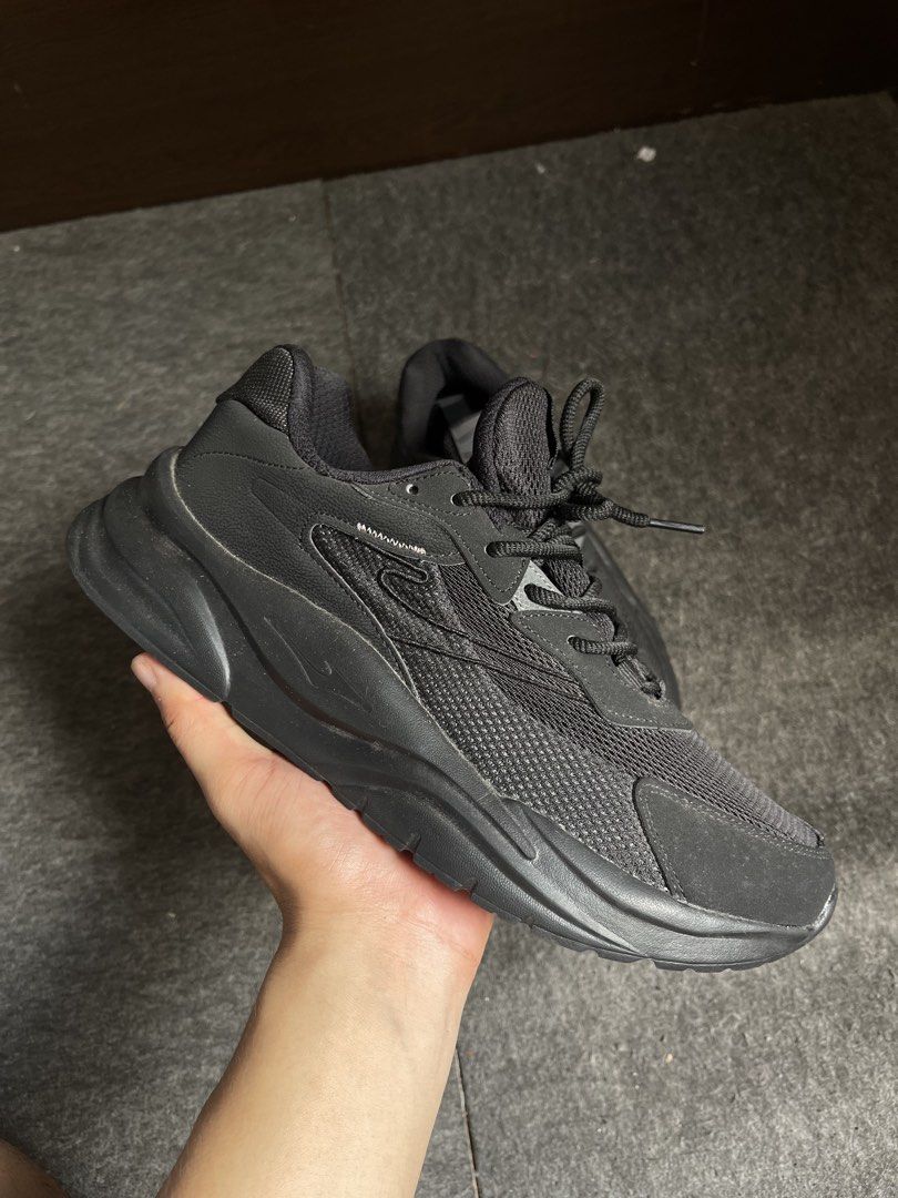 ERKE Jogging shoes (Category: Casual Shoes) located in Pila. Submitted by forty10finds (Listing ID 1464579482, Image 1). Description: .