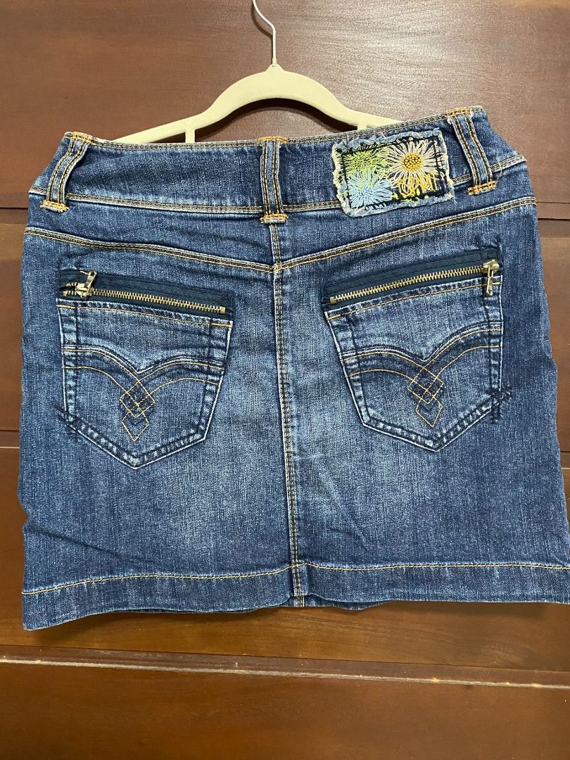 Espirit denim midi skirt (Category: Skirts) located in Los Banos. Submitted by itsmecathey (Listing ID 1464754219, Image 3). Description: Can fit 28-29.