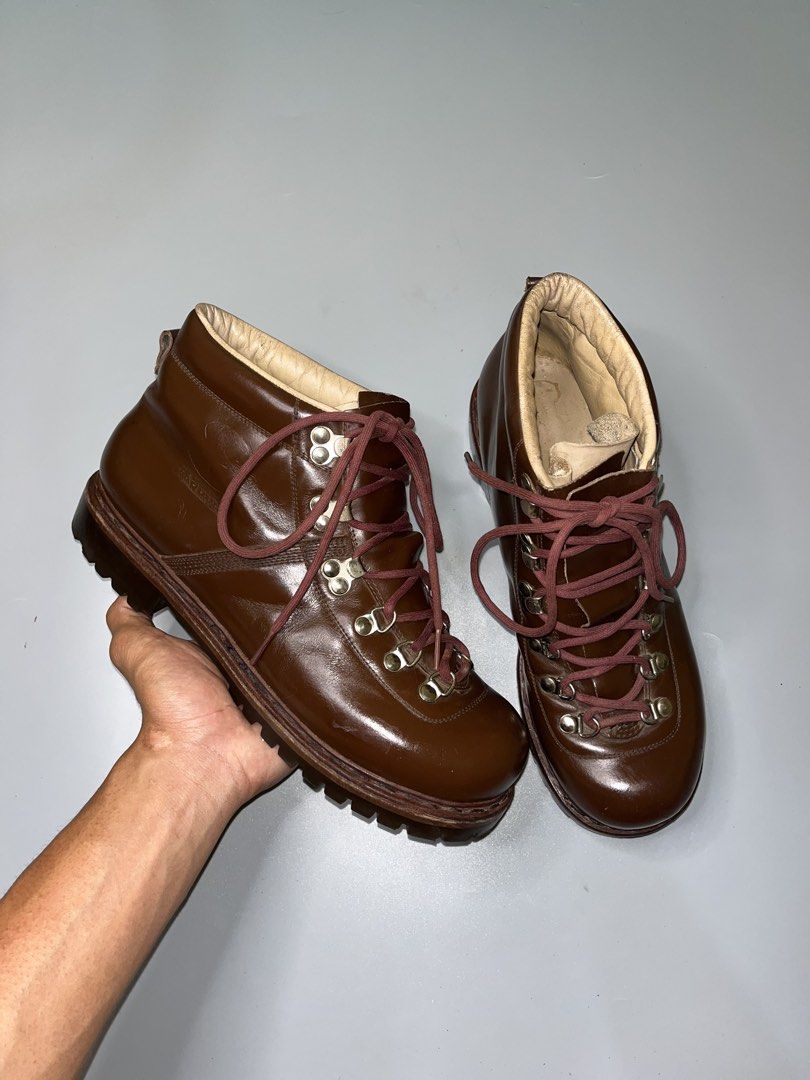 ESQUIRE BOOTS WATERPROOF (Category: Boots) located in Lala. Submitted by adrian.885 (Listing ID 1464676462, Image 1). Description: ESQUIRE LEATHER WATERPROOF BOOTS NO ISSUE SIZE 41.