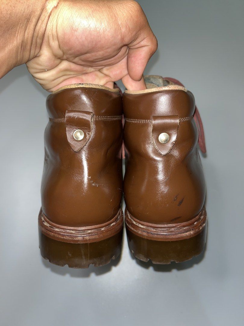 ESQUIRE BOOTS WATERPROOF (Category: Boots) located in Lala. Submitted by adrian.885 (Listing ID 1464676462, Image 3). Description: ESQUIRE LEATHER WATERPROOF BOOTS NO ISSUE SIZE 41.