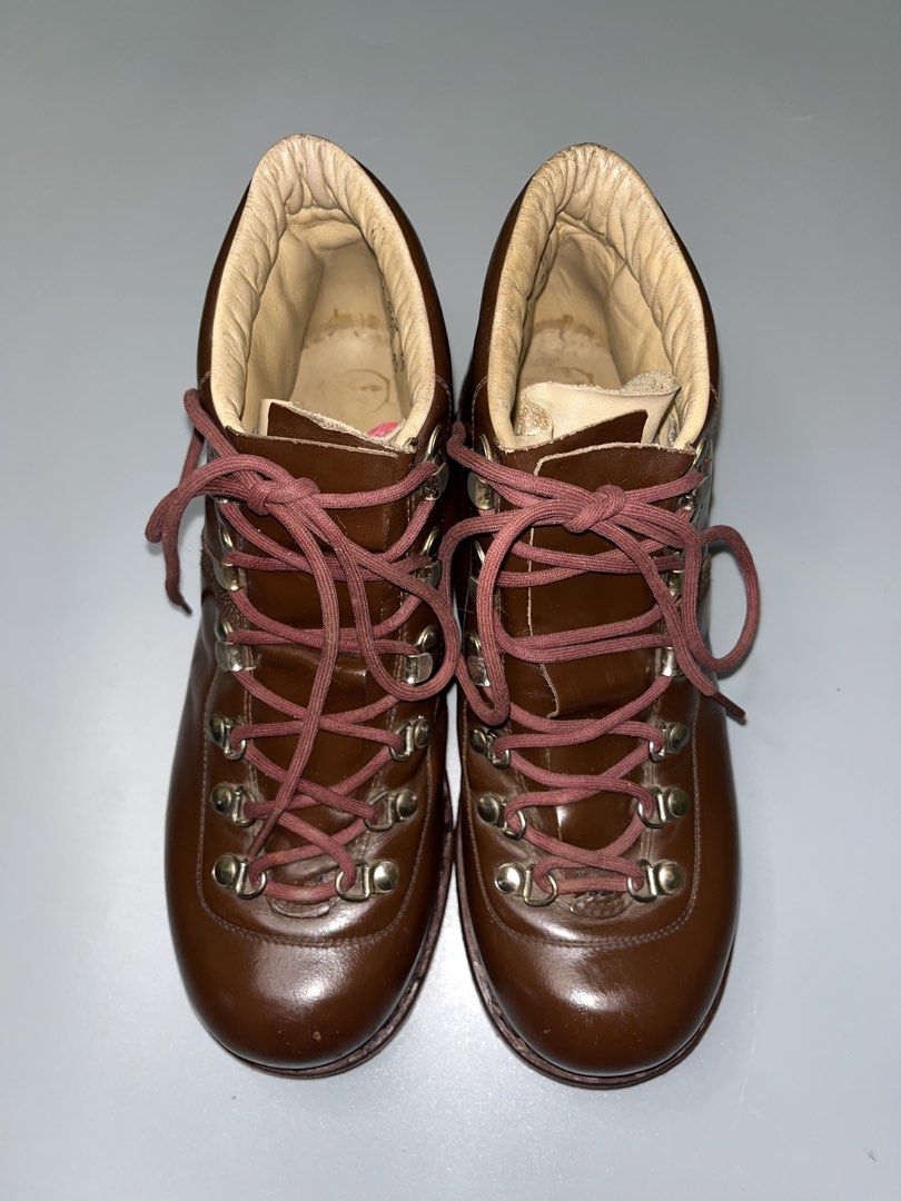 ESQUIRE BOOTS WATERPROOF (Category: Boots) located in Lala. Submitted by adrian.885 (Listing ID 1464676462, Image 2). Description: ESQUIRE LEATHER WATERPROOF BOOTS NO ISSUE SIZE 41.