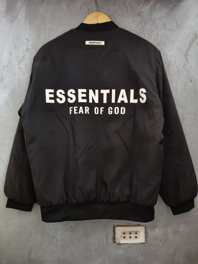ESSENTIAL BOMBER JACKET JACKET (Category: Coats, Jackets and Outerwear) located in Masbate. Submitted by arielagost83627 (Listing ID 1464620010, Image 1). Description: Color Rate: 9.8/10 Dimes: 24x27 Issue: None Excellent Condition.