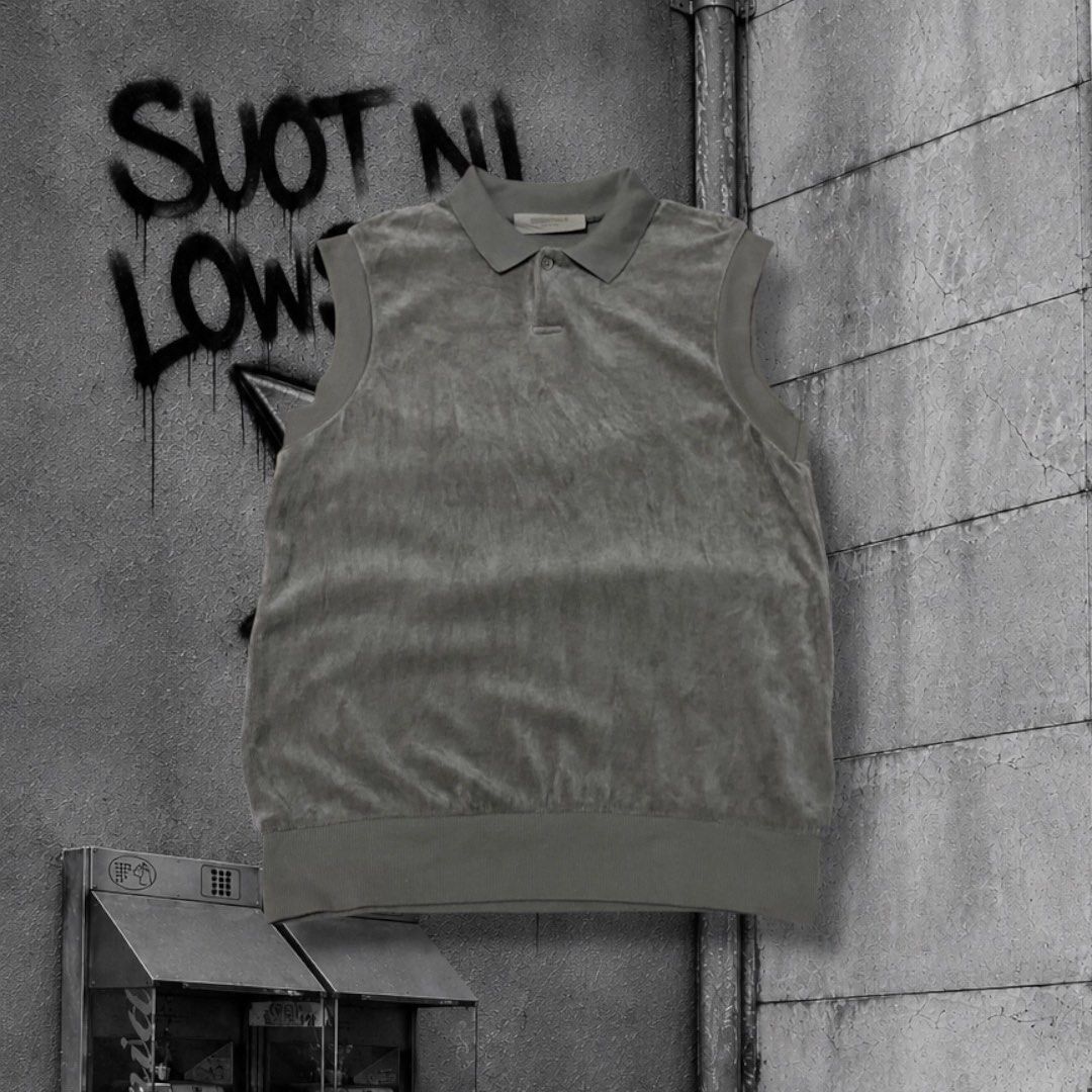 ESSENTIALS FEAR OF GOD (Category: Tshirts & Polo Shirts ) located in Cavite. Submitted by suotnilowsenze (Listing ID 1464677626, Image 1). Description: ESSENTIALS FEAR OF GOD Width: 20 Length: 27.5 (SMALL to MEDIUM) Color rate: 9.5/10 Issue: Pen stain Excellent Condition ₱399 + 75 SHIPPING FEE.