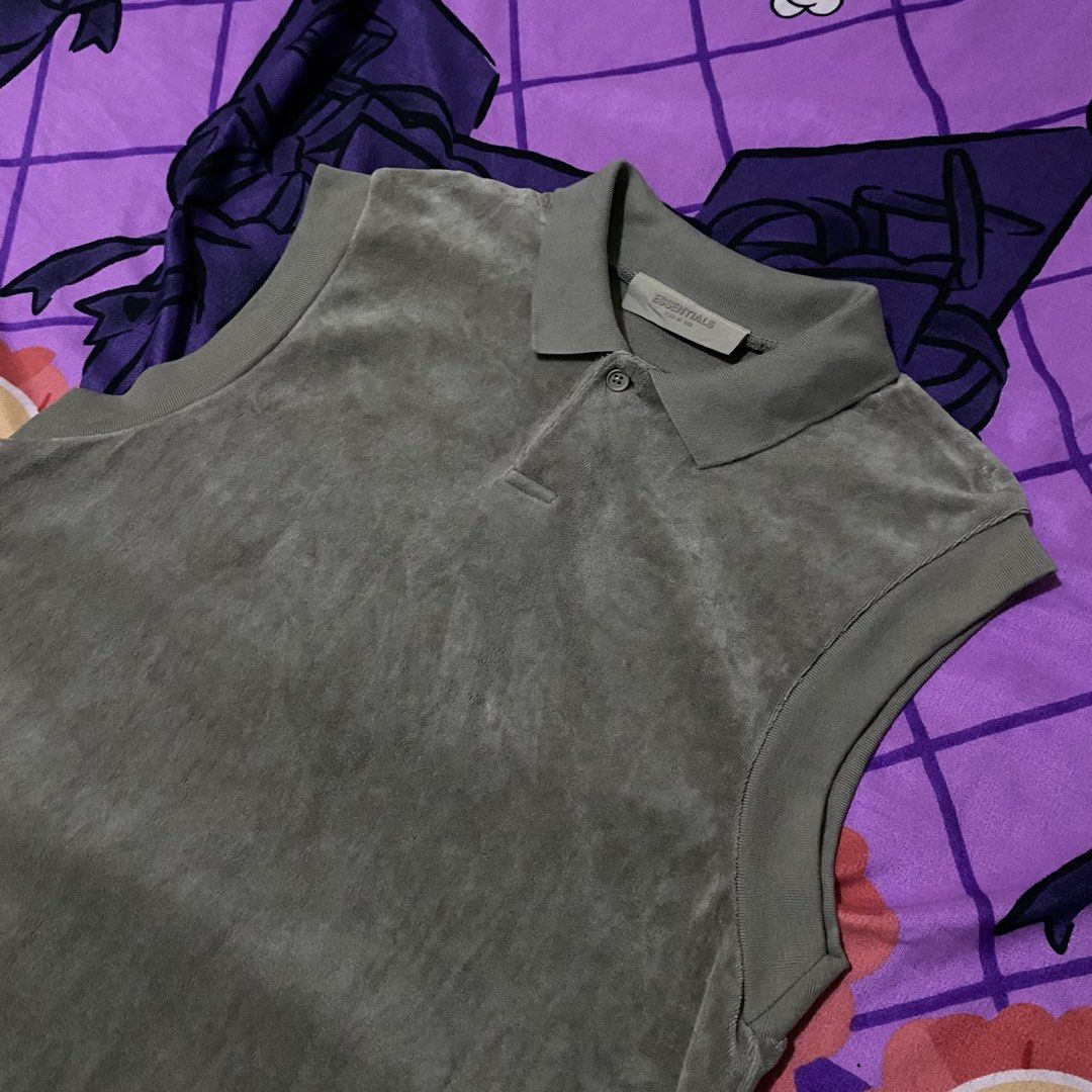 ESSENTIALS FEAR OF GOD (Category: Tshirts & Polo Shirts ) located in Cavite. Submitted by suotnilowsenze (Listing ID 1464677626, Image 2). Description: ESSENTIALS FEAR OF GOD Width: 20 Length: 27.5 (SMALL to MEDIUM) Color rate: 9.5/10 Issue: Pen stain Excellent Condition ₱399 + 75 SHIPPING FEE.