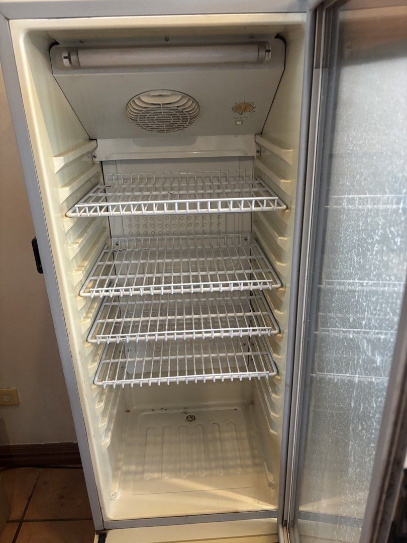 Euro Tek Display Chiller Refrigerator (Category: Refrigerators and Freezers) located in Manila. Submitted by rbstyles15 (Listing ID 1464605956, Image 2). Description: Second hand Euro Tek display fridge - Works well - Multiple shelves for storage - Ideal for drinks or food display - Minor condensation on glass door - Features bottom vent .