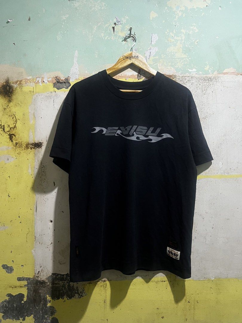 EVISU Black T-Shirt Size S (Category: Tshirts & Polo Shirts ) located in Manila. Submitted by dwyaneallen (Listing ID 1464580429, Image 1). Description: - Authentic Black Evisu T-shirt - Features multiple Evisu logos on the front - Includes a stylish pocket detail - Size: Small (S) - Made in Japan - Ideal for everyday casual wear.