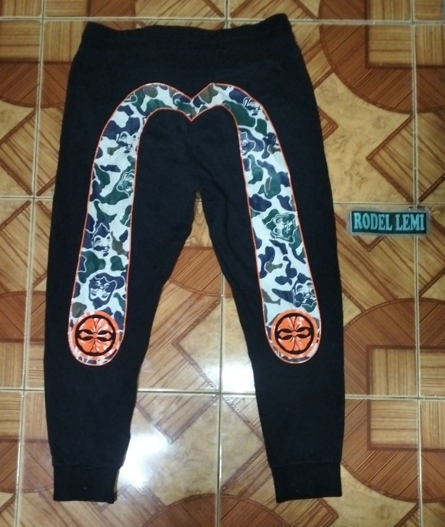 Evisu daicock jogger (Category: Joggers) located in Bulacan. Submitted by ryldeal030912 (Listing ID 1464701561, Image 2). Description: very good condition large 34-38" waistline 41" lenght.