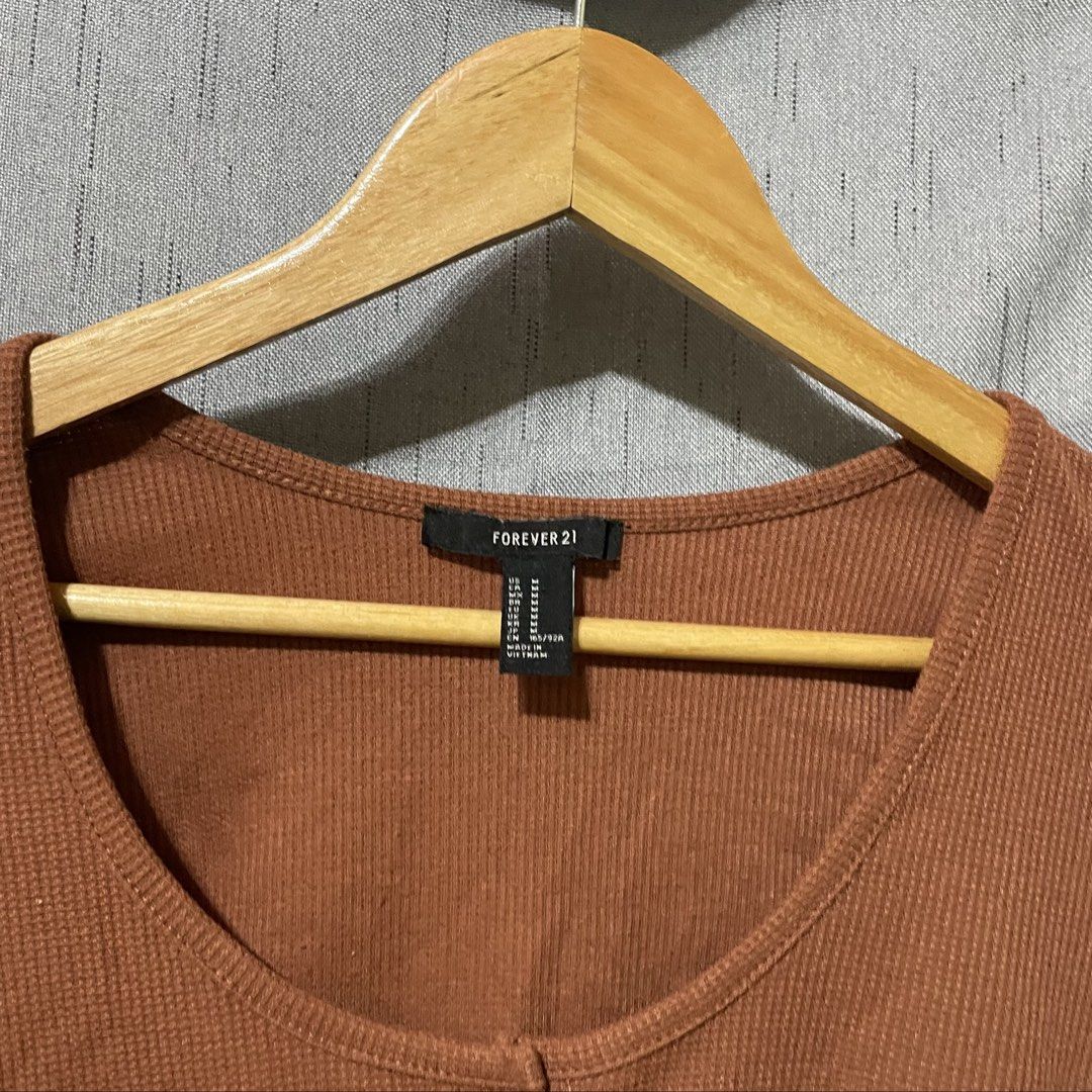 F21 Burnt Brown (Category: Others Tops) located in Davao. Submitted by threadellebyhazel_davao (Listing ID 1464756385, Image 2). Description: Used twice Details: 🌸 No when worn 🌸 Davao City 🌸 Shipping only - buyer will cater the shipping fee 🌸 Gcash-Maya-Bank transfer only.