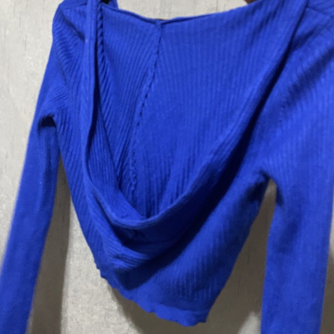 F21 Hoodie Sweater (Category: Others Tops) located in Davao. Submitted by threadellebyhazel_davao (Listing ID 1464756355, Image 3). Description: Used twice Details: 🌸 No when worn 🌸 Davao City 🌸 Shipping only - buyer will cater the shipping fee 🌸 Gcash-Maya-Bank transfer only.