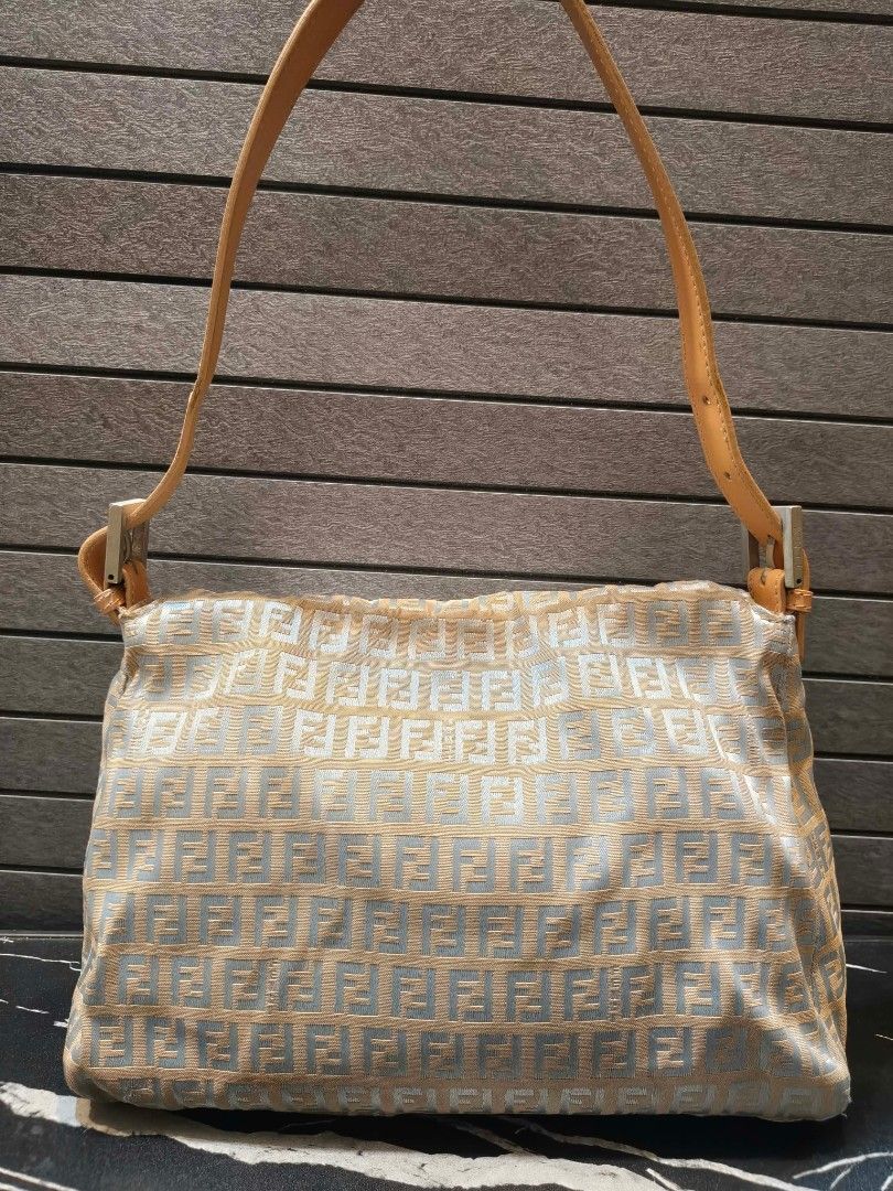 FENDI MAMMA (Category: Luxury Bags & Wallets) located in Baguio. Submitted by lux_archived (Listing ID 1464734498, Image 3). Description: FENDI MAMMA AUTHENTIC 💯 RANK A TO SA ( BRANDNEW CONDITION ) NO ISSUES.