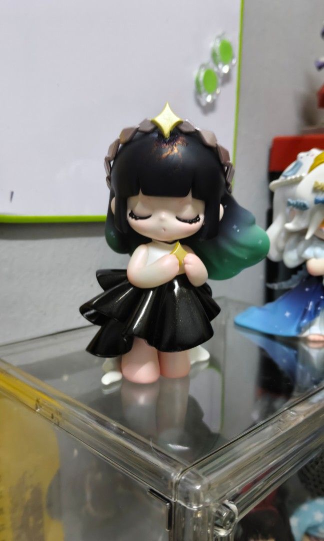 Figure (Category: Interactive Toys) located in Kuala Lumpur. Submitted by afhamsyahmi8_38 (Listing ID 1464748770, Image 3). Description: 2 is defect 1 perfect.