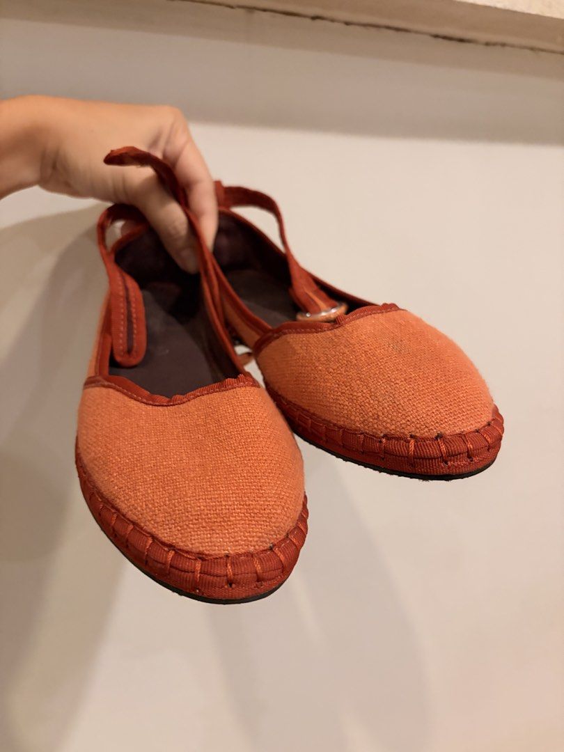 Flabelus Bracelet Orange Flats (Category: Casual Shoes) located in Muntinlupa City. Submitted by andsshop_ (Listing ID 1464587208, Image 3). Description: Used less than 5 times. In excellent condition! Original from Spain. ✨ Size: 37 (23.7cm, SRP: 7,200.00 RFS: Too small for me 😭.