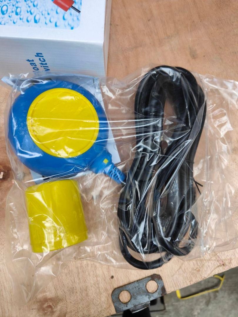 float switch 220V (Category: Everything Else Others) located in Manila. Submitted by joeyroque09 (Listing ID 1464596641, Image 1). Description: float switch 220V.