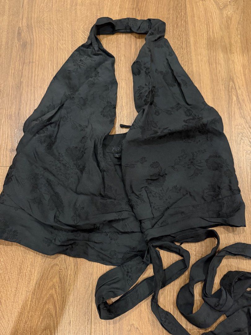 Floral Black Wrap Top (Category: Others Tops) located in Paranaque City. Submitted by bbyooodaa (Listing ID 1464653045, Image 1). Description: Cute trendy black floral sleeveless wrap top.